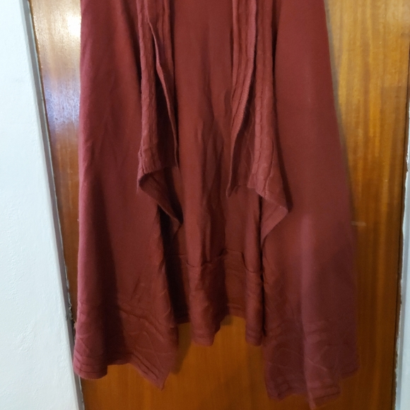 Beautiful sweater - Picture 3 of 3